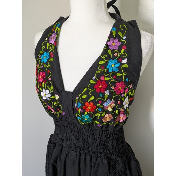 Black Romper Smocked Waist V Neck Knit Size 4/6 Embroidered Flowers Halter‎ - Picture 1 of 10